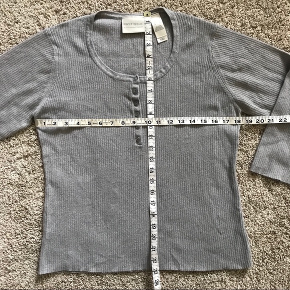 EUC First Issue/Liz Claiborne Gray Henley Top, L - Picture 4 of 5